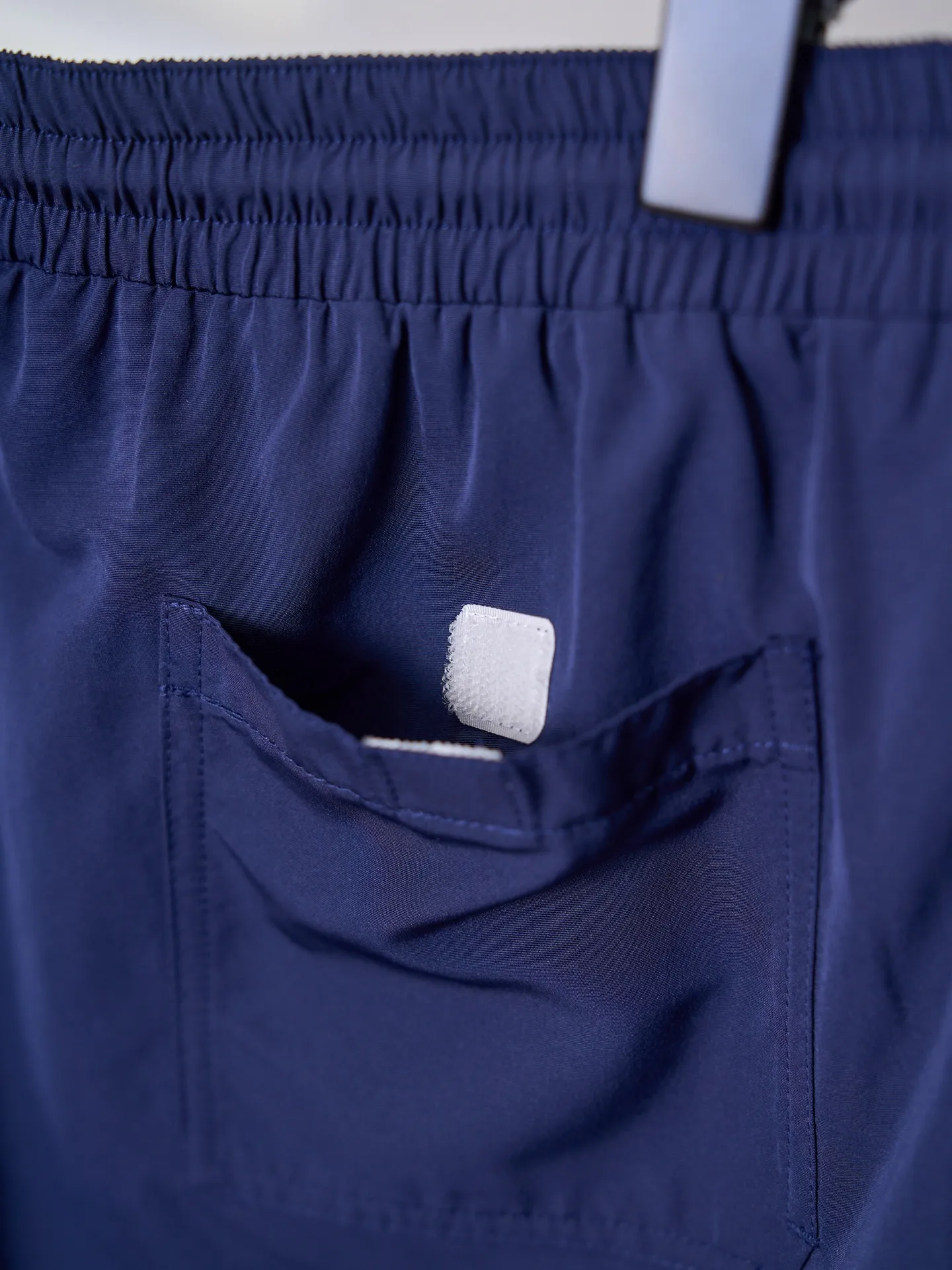 [Real auction] Brunello Cucinelli/BC ￼ Embroidered solid color beach shorts [In Stock] S M L XL Fabric selection: Made of 80D fine denier polyester plain weave, the fabric surface is smooth and wrinkle-free, with anti-wrinkle and anti-tear properties, and it will not be easily deformed after repeated washing. The fabric has undergone hydrophilic treatment and has a very low moisture regain rate. It can be quickly dried after getting wet, eliminating the sticky feeling. Mesh lining: Made of high-elastic nylon mesh, the honeycomb hollow structure greatly improves air circulation efficiency, which can not only avoid light leakage, but also quickly discharge moisture from the body surface, keeping the body feeling fresh and not stuffy when exercising or sweating. Embroidery process: For the badge embroidery on the trouser legs, high-tenacity polyester-cotton embroidery thread is used to decorate the fabric with the precision routing of Tajima multi-head embroidery machine with up to 20 needles. The line density is uniform, there are no jumps or burrs on the edge of the pattern, the pattern details are clear and three-dimensional, and the degree of restoration is full. There are no excess threads on the back of the embroidery, which will not irritate the skin or irritate the legs, taking into account both aesthetics and wearing experience. Details: Velcro opening and closing patch pocket on the back side, double-line seam reinforcement on the edge of the bag, tight Velcro bite, taking into account practicality and simple style. Sewing details: The side seams and legs of the trouser body adopt double-thread overlocking + back and forth stitching process. The seam allowance is wrapped inside, and the edges are smooth and burr-free. The trouser legs are processed with double-needle stitching. They are not easy to come off or curl after washing, and they will still stay crisp after long-term wear.